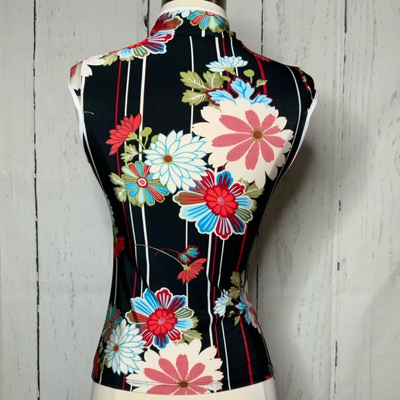 A back Too - Picture 5 of 8